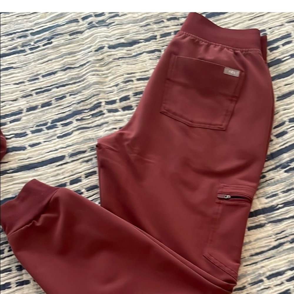 FIGS jogger pant scrubs